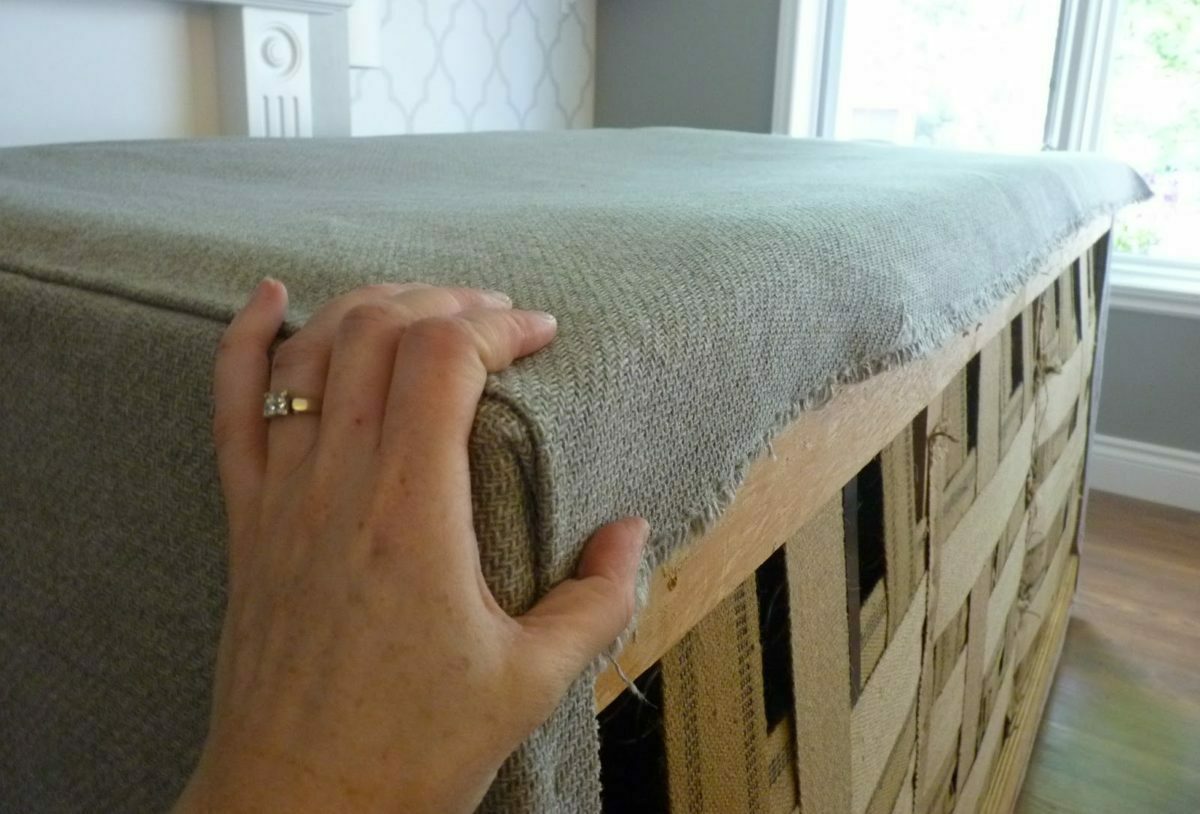 Использование настенных тканевых покрытий и чехлов для мебели – как это сделать своими руками?